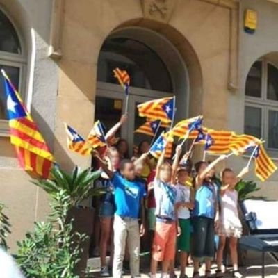 🇪🇦 Tabarnés. Pido disculpas por no ser indepe, me consta que lo intentaron. Catalanizo mis apellidos en solidaridad con tantos acomplejados indepes ...