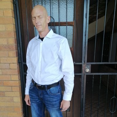 i am johnnie from klerksdorp 39 love outdoors and camping gardening and music sports am lovable romantic know how to treat a lady