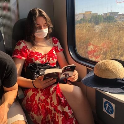 MMaevAA5's profile picture. Éditrice free-lance - éditions Daniel Maghen - suivi de production éditoriale aux éditions Le Lézard noir - correctrice BD / manga / webtoon