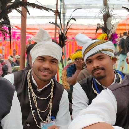 प्रकृति से प्रेम करना सीखो,
प्रकृति के साथ चलना ,
प्रकृति के साथ जीना सीखो,
यू ही नहो मिली है ये जीवन ,
इस जीवन मे प्रकृति को बचाना सीखो ।