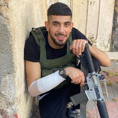 مصري بسيط بيحب بلده ونفسه تكون احسن بلد في الدنيا لا بحب الإخوان ولا انتمي لاي حزب ولا بطبل للحكومه و بحب بلدي وبس ومن حقي أعبر عن رأيي دون الاساءه لحد