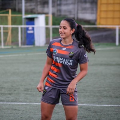 Jugadora de Primera División Dimas Escazú🧡🖤Insta: hillaporras23