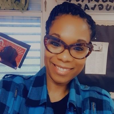 bibliophile 📚 
educator 👩🏽‍🏫
follower of Christ 👑 
foodie 🍽 
founder/leader of @staying_connected_ 🔌