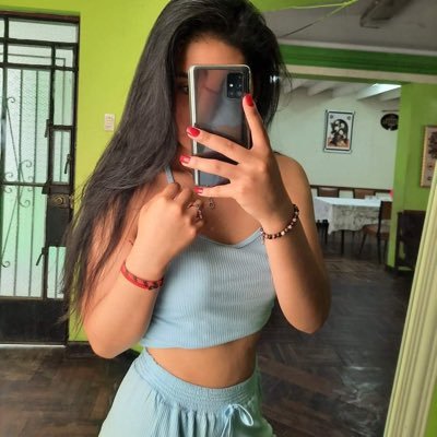vanessabieber02's profile picture. • Lima, Perú 🇵🇪 • vueltas al sol ☀️ • Piscis 🐚 • Aférrate a lo que te hace felíz 💛 • Hay personas que valen la pena y otras la vida 💕
