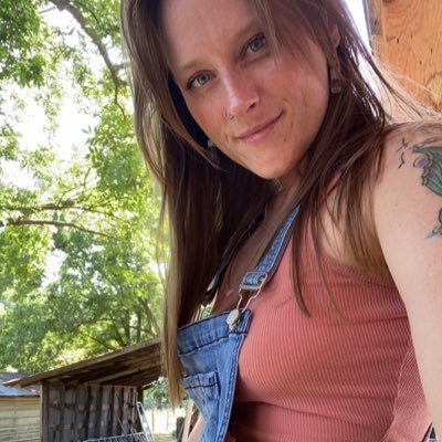 Aries/Rooster. Married. Arkansas roots, Colorado living. 🌳