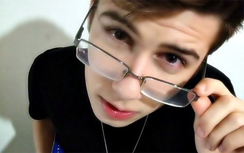 FC PARA O DIVO P E D R O F E R R A R O ❤
Parido :: 27 . 08 . 11 . Seguido Por ele : 13/09/2011
PARCERIA :: @JUSTYOUJBIEBS ზ