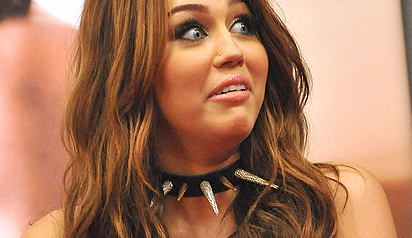 Tava escrevendo uma bio legal, mas ai eu vi um pão doce, lembrei da miley e PUM. AAH, e eu odeio a @MaridadoBieber =p
24/09/11