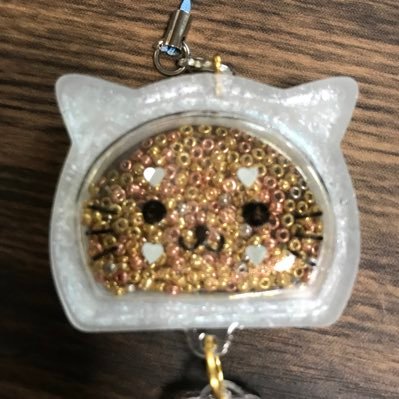 ハンドメイドを2022/06頃から始めた初心者です。水引、レジン、ビーズなどで、チャームやストラップ、キーホルダー、ピアス、イヤリング等を自由に作ってます。ショップ名は『自由物語屋』です✨よろしくお願いします!⸜( •⌄• )⸝ 🔗https://t.co/0W781wZcFp