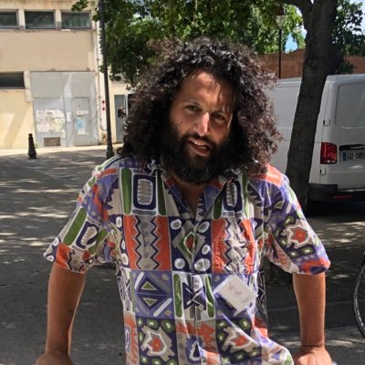 Touriste mi-calva mi-harissa.
Réalise des documentaires.
Google du 93.
Education aux médias @friche_la