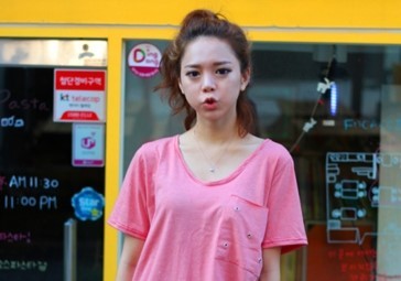 89년생얼짱신애솔님'봇'입니다./실제신애솔님아닙니다/열심히할께요.씽크맞추도록노력할께요.실제신애솔님께허락받았어요.중복봇은안되요.