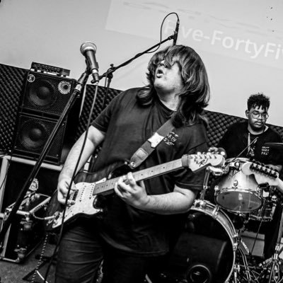 aimancrowdkills's profile picture. Ｍａｙｂｅ Ｉ’ｍ ｊｕｓｔ ａ ｄｅｆｅｃｔ．| 2 1