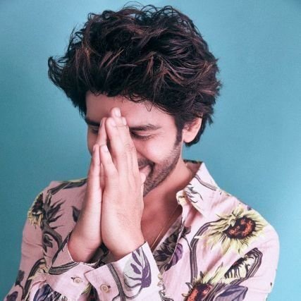 imVish37's profile picture. Inspiration : @imRaina ❤ & @MsDhoni ❤

     Crush : @ishehnaazGill ❤