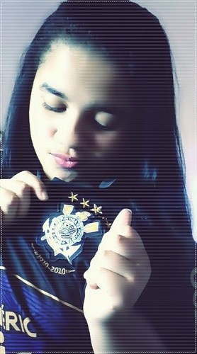 14 anos , simpáticÁ ,ShatÁ , dramática , ciumentÁ, Marrenta , C.O.R.I.T.H.I.A.N.A 33 
o restoo éer só seguir q vaai conheçeer ;]