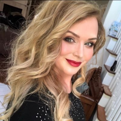 Artist | Designer | Educator | God's all-around Glitter Girl https://t.co/nwQ1ivHwnb