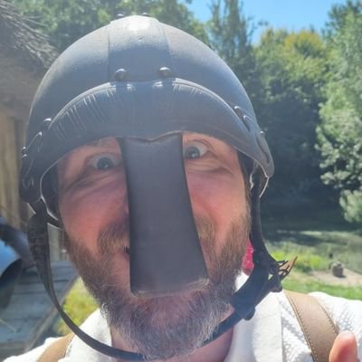 pdkok's profile picture. Disabled, queer & cat-owned lecturer in robotics & AI