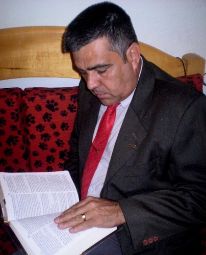 MINHA IDENTIDADE:
- I Pe. 2:5 - Pedra viva
- Mt. 5:13 - Sal da terra
- Jo. 15:15 - Amigo de Jesus
- Gl. 3:26,28 - Um com Cristo
Sou apenas Servo do Senhor
