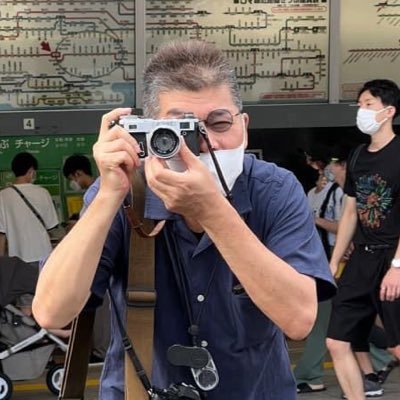 東京綜合写真専門学校卒 週刊朝日専属カメラマンを経てフリーフォトグラファー  東日本大震災取材時に家族アルバム等の大切さを再認識し写真啓蒙活動も　写真集「旅する作家 五木寛之2001〜2006」（講談社） 他  【 GRist 】Vol.32  https://t.co/it5JMOQx4t