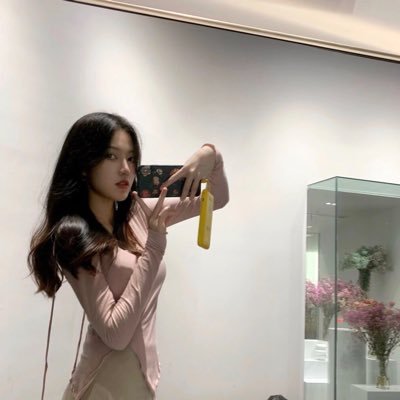 Zhouyaojia1's profile picture. I am rich and cannot be introduced.