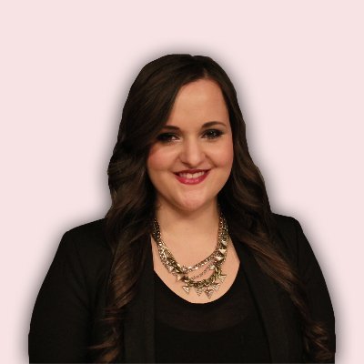 EMMY-nominated video producer & journalist | bilingual | obsessed with dogs, travel, space | very proud Swiftie