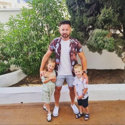 🏴.Electrical OH Tech. Dad of 3. Retired to young footballer. @swansofficial fan. ”Tough situations build strong people.💪🏽