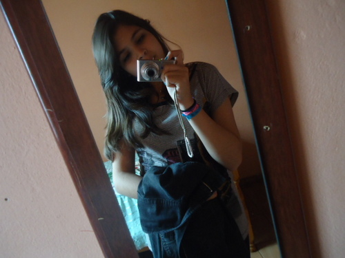 Filha unica,14 anos,Tourina,solteira,vermelho,Makeup,vaidosa,coca-cola,chocolatra,trident,esmalte,Palmeirense,sorvete,Follow (;
