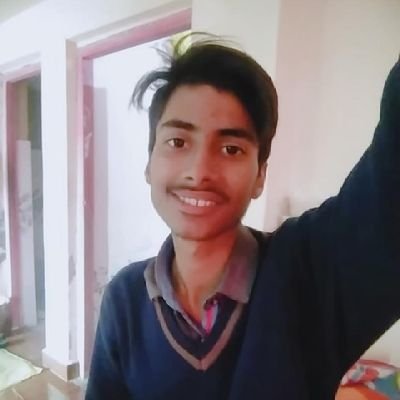 Alfaazuu's profile picture. koi pooche toh shayar bta dena....❤️✍️👑