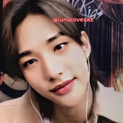 head full of #현진 #ヒョンジン #Hyunjin🥟ㅣhyping #StrayKids 🇯🇵 promotions | 📺: @moonskzluv | bio and skz moments at “View More” | (semi-ia)