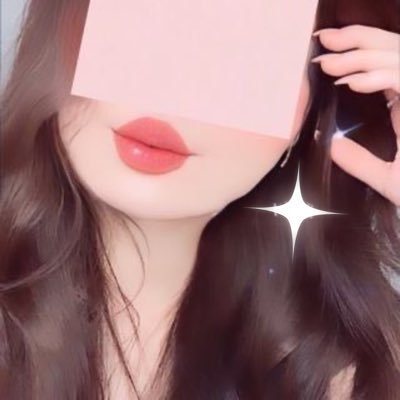 ياعرب بالله كفو عن الظبي الجفول دونها من هو حذف غترته وعقالها 🦌 الشفايف كنها جمر والهرج معسول ليت لي حيله علي الهرج لجل احتالها🦌