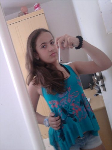 Bagunceira da @meel_moreiira ,maninha da @11_Dani ,princesa da
@Amendodeeh ,menina que me ama @_paatiialves