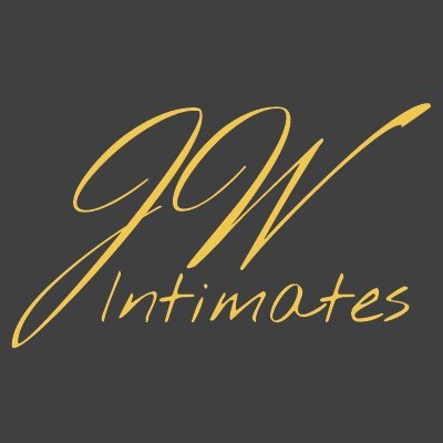 Detroits luxury boudoir photo experience. 
Unlimited outfits, Unlimited Time, Hair & Makeup Included