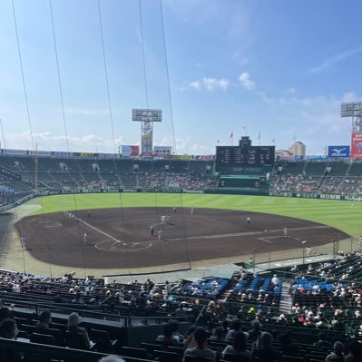 高校野球と巨人とオリックスが好き。高校野球は大阪、愛媛、長野、島根、神奈川を中心に全国的に興味あり！日本の高校野球をこよなく愛しており全国の高校球児の皆さまとその保護者の方、関係者の方などを心から応援しています！ G#24#15#25#55#51/Bs#67#13#4#18#55#24#38#44推し