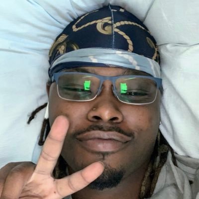 DamienW22's profile picture. Umm ☺️😏🫣