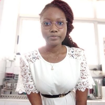 Biologiste de formation/Technicienne supérieure de laboratoire/Entrepreneur
