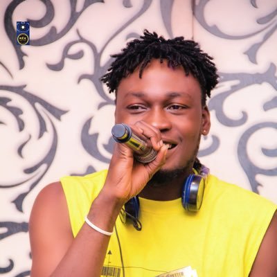 AriBouegeois's profile picture. Je suis un mec qui aime prendre la vie du bon côté