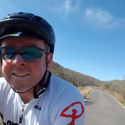 @Sustrans Active Travel Officer Reading / Bracknell, EOHO Volunteer @CWGC,  NFL fan, ride a Bianchi & visit Almeria as often as I can. 
All tweets are personal.