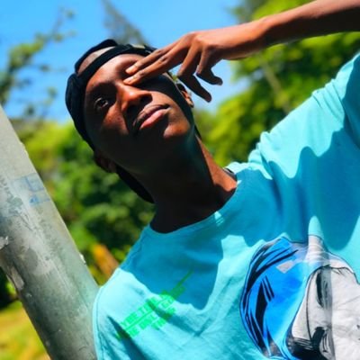 delux_5's profile picture. DELUX⭐
founder🕴️@dance with delux academy