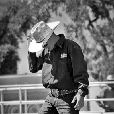 bradylenz911's profile picture. 