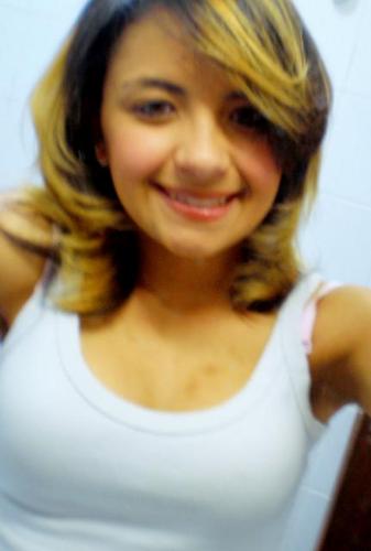 15 anos, 20 de maio, chata, legal, alegre, tímida, mimada, preguiçosa, insistente, irritada, orgulhosa, bipolar.