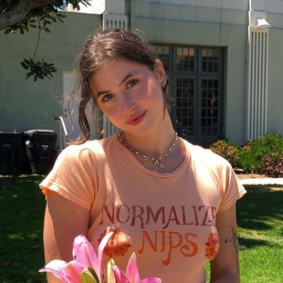 CarolineClende5's profile picture. a lil safe space full of dreamy pics, beachy sunsets and creative manifestation