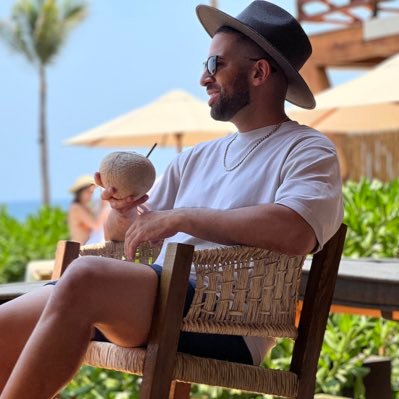 hairymaraca's profile picture. I have one sandal in a lost and found somewhere in the world