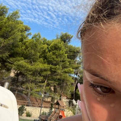 sweetxcrxature's profile picture. #LOUIS = we’re driving down a one-way road