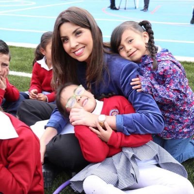 Apasionada por la educación de calidad que construye e inspira un país con oportunidades para niños y jóvenes.  Exministra de Educación - Exsecretaria EduBogotá