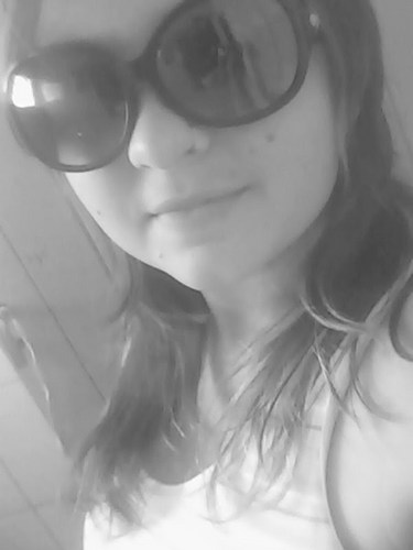 Aquela que cansou de sofrer por alguém que não sabe amar, aquela que no momento só que ser feliz. Com quem realmente dá valor ao que tem!