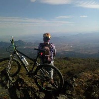 Amor a la naturaleza,pasion por el ciclismo de montaña y amante de la gastronomía mexicana llevando la antojeria a un nivel más sano y con productos orgánicos
