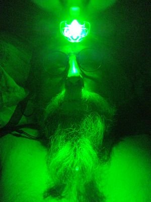 RonaldArend's profile picture. Retraité, aucun droit au congé
aucune journée de repos ou RTT
Pas de garde du corps
juste des ami-e-s dans la misère.
Tout savoir faire avec rien et bien moins.