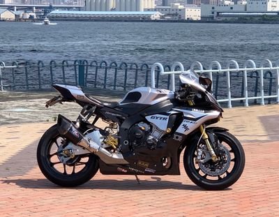 バイク大好きおじさん。
クネクネ道と美味しい食べ物求めて走ってます。
無言フォロー失礼致します。
15年YZF-R1m、81年CB750FB、83年RG250Γ、XR250me08、ゴリラ、パッソルⅡ、車と合わせて18輪生活のアホ。