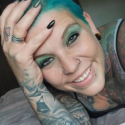 Mother to a beautiful little lady
Wife to a handsome dude
Owner and photographer of a kick ass company
Music Lover
