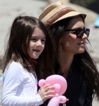 I'm Suri. Cupcake love, love my mommy and my daddy.