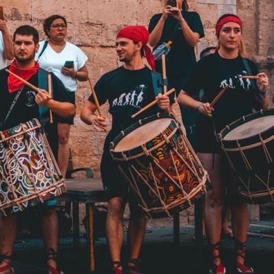 Filòleg. Amant de la literatura medieval, la tarota, i les coses occitanes (així, en general).
Adoctrino canalla d'institut.