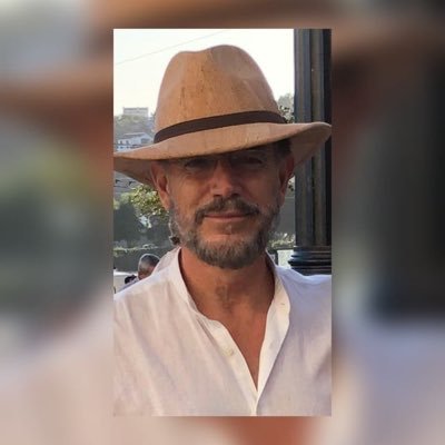 Ciudadano en ejercicio. Psicólogo de profesión .